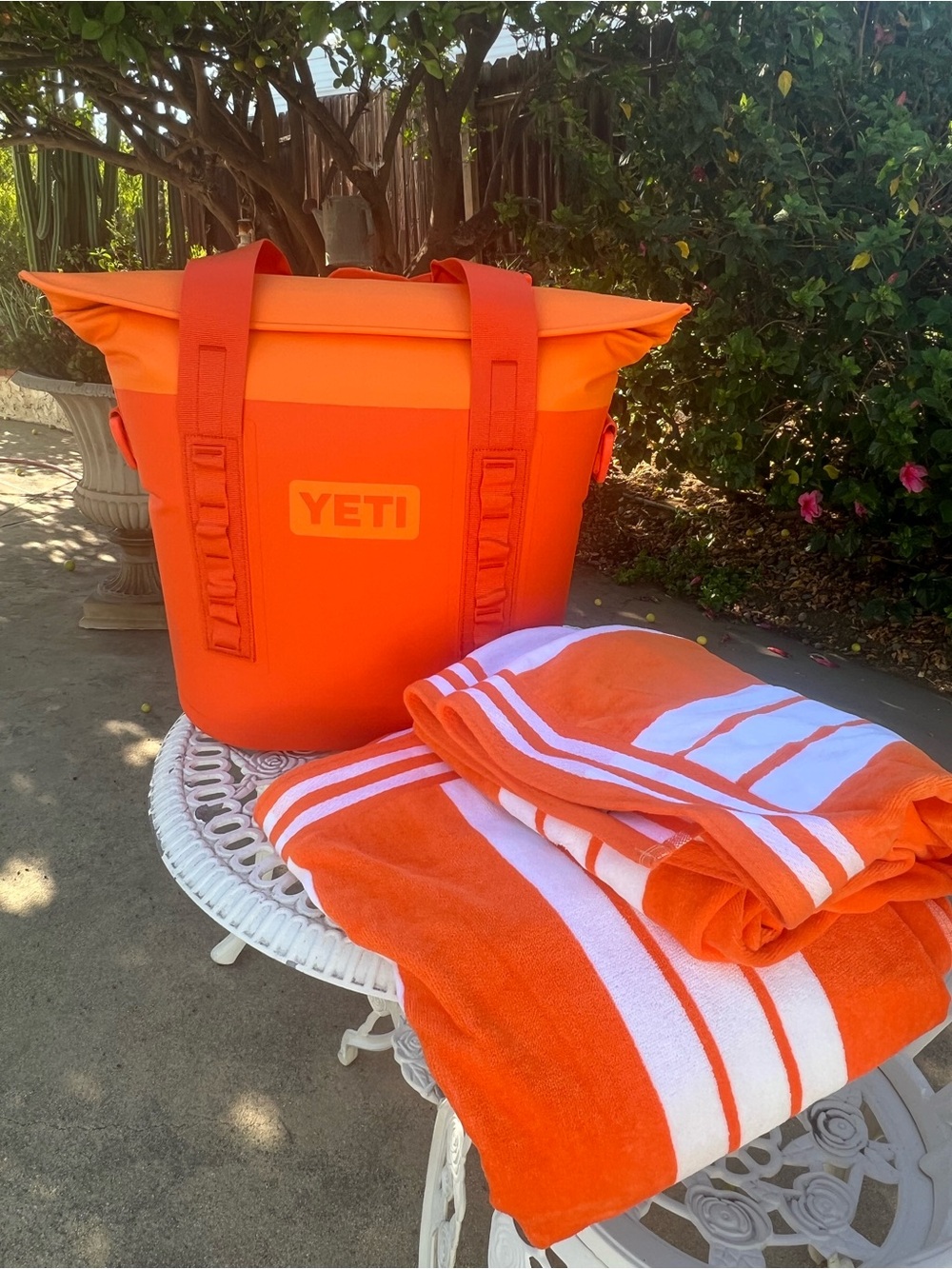 RARE NWT bright color King Crab Orange YETI Hopper M15 Soft Cooler - Picture 8 of 8